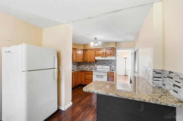 4 Gambier Circle, Greenhills, OH 45218