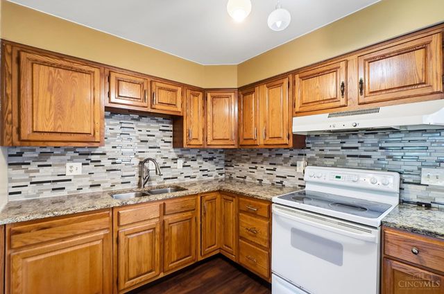4 Gambier Circle, Greenhills, OH 45218
