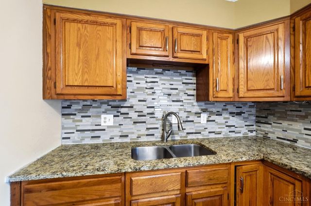 4 Gambier Circle, Greenhills, OH 45218