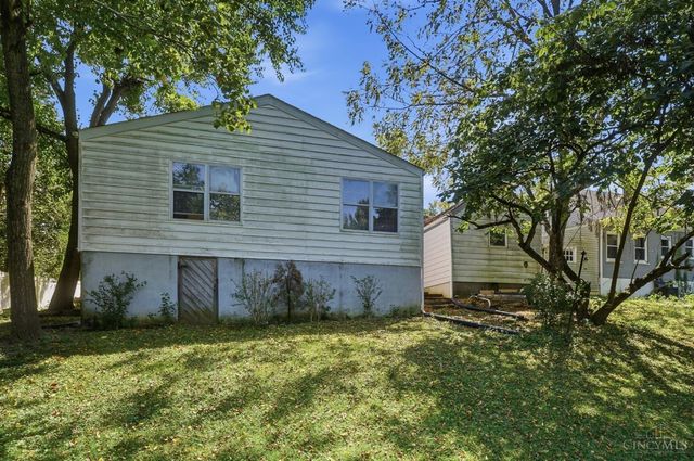 4 Gambier Circle, Greenhills, OH 45218