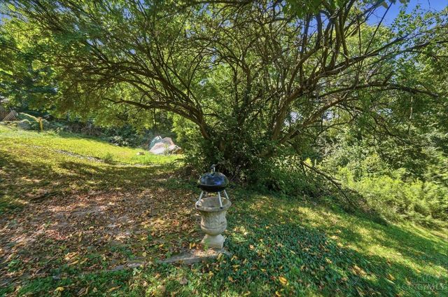 4 Gambier Circle, Greenhills, OH 45218
