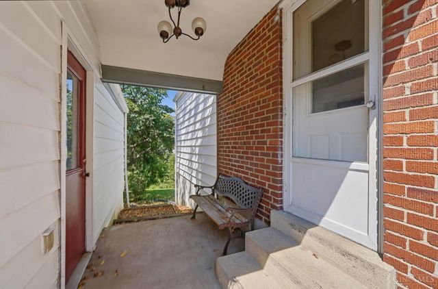 4 Gambier Circle, Greenhills, OH 45218