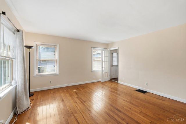 4 Gambier Circle, Greenhills, OH 45218