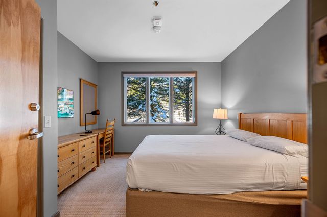 5B Owls at Smugglers Notch Resort, Cambridge, VT 05444