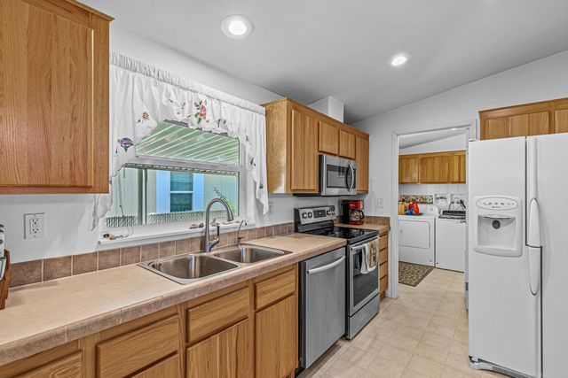 2552 Thorn Oak Drive SPC 72, Medford, OR 97501