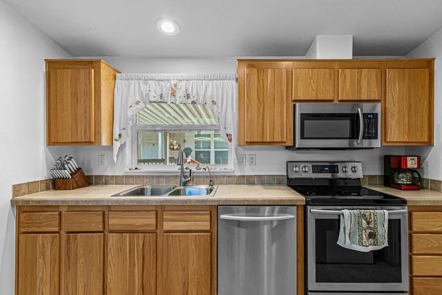 2552 Thorn Oak Drive SPC 72, Medford, OR 97501