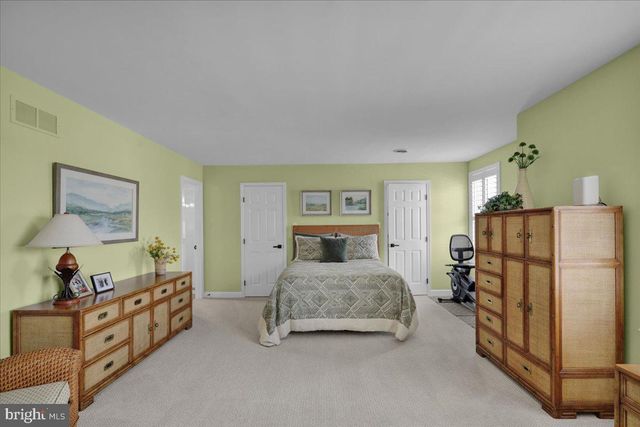 217 SPRINGMONT DR, Wyomissing, PA 19610