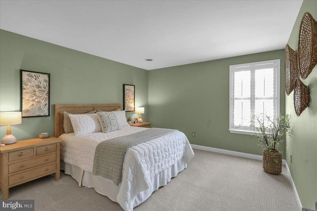 217 SPRINGMONT DR, Wyomissing, PA 19610