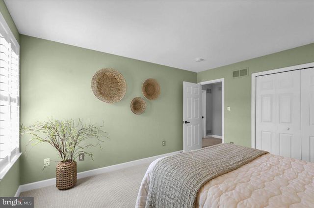 217 SPRINGMONT DR, Wyomissing, PA 19610