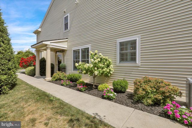 217 SPRINGMONT DR, Wyomissing, PA 19610