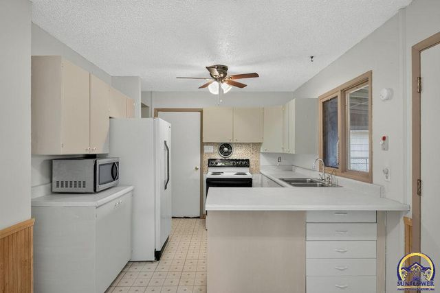 5517 SW 17th TER, Topeka, KS 66604
