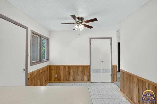 5517 SW 17th TER, Topeka, KS 66604