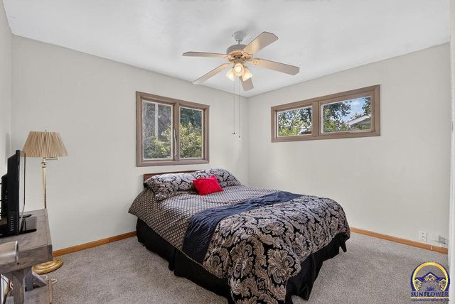 5517 SW 17th TER, Topeka, KS 66604