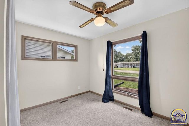 5517 SW 17th TER, Topeka, KS 66604