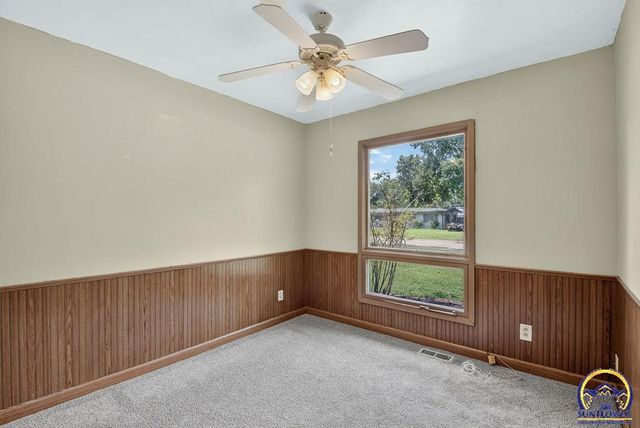 5517 SW 17th TER, Topeka, KS 66604