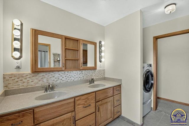 5517 SW 17th TER, Topeka, KS 66604