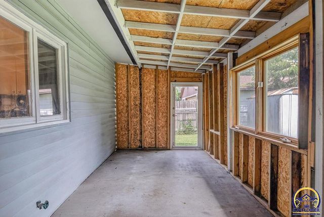5517 SW 17th TER, Topeka, KS 66604
