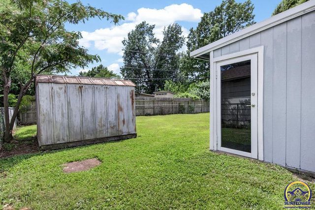 5517 SW 17th TER, Topeka, KS 66604