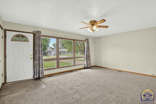 5517 SW 17th TER, Topeka, KS 66604
