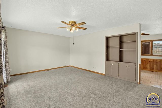 5517 SW 17th TER, Topeka, KS 66604