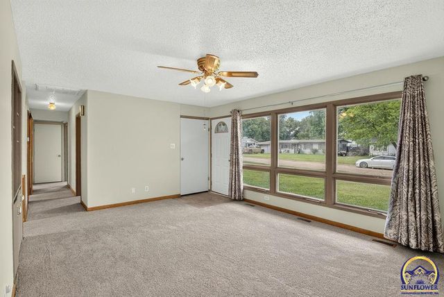 5517 SW 17th TER, Topeka, KS 66604