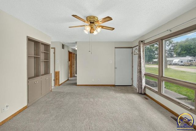 5517 SW 17th TER, Topeka, KS 66604