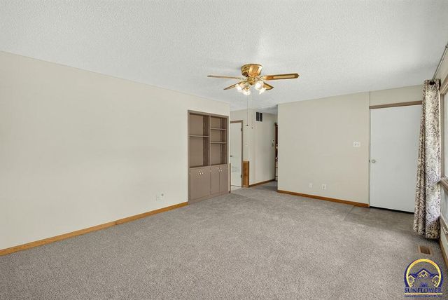 5517 SW 17th TER, Topeka, KS 66604