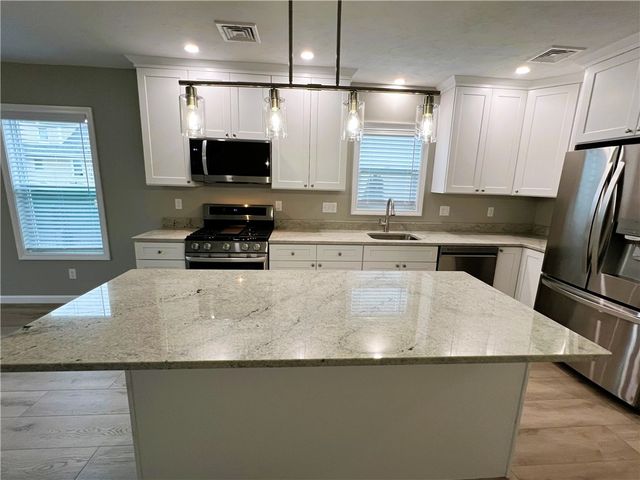 580 Elm Street 6, Woonsocket, RI 02895