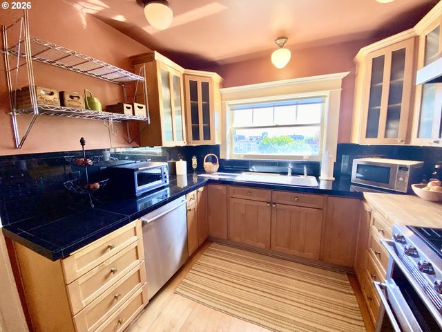 2083 Nw JOHNSON St 66, Portland, OR 97209