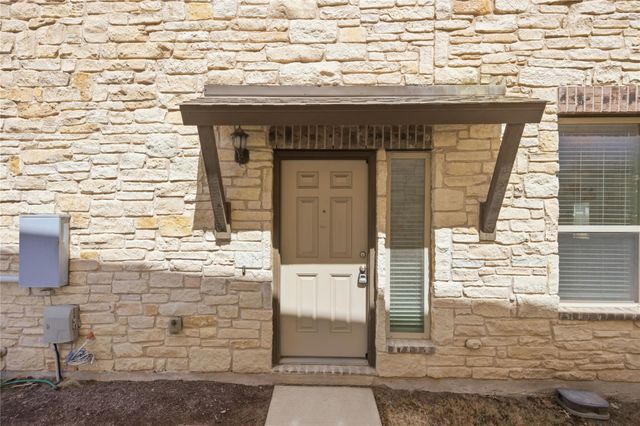 2105 Town Centre DR 39, Round Rock, TX 78664
