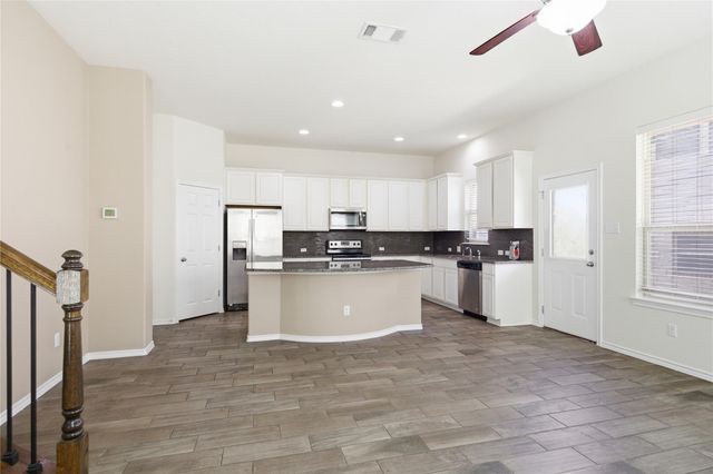 2105 Town Centre DR 39, Round Rock, TX 78664