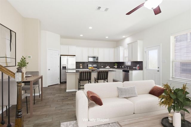 2105 Town Centre DR 39, Round Rock, TX 78664