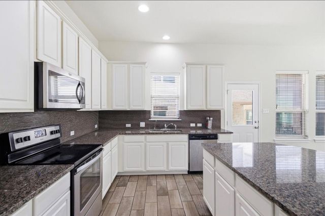 2105 Town Centre DR 39, Round Rock, TX 78664