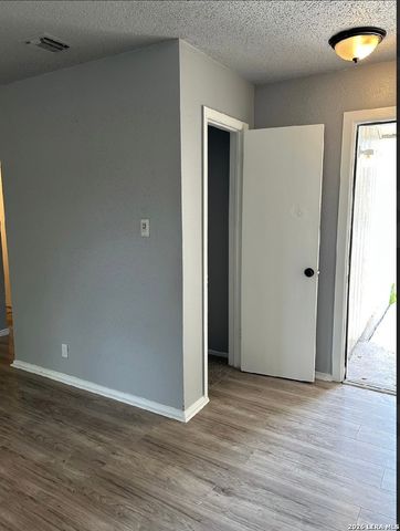 8017 Chipping, San Antonio, TX 78239