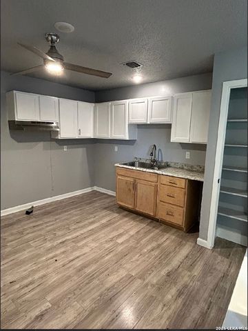 8017 Chipping, San Antonio, TX 78239