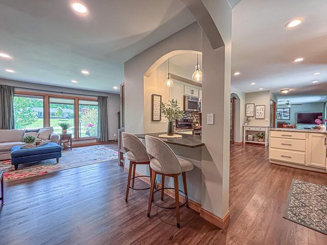 21660 Mayrose BOULEVARD, Brookfield, WI 53045