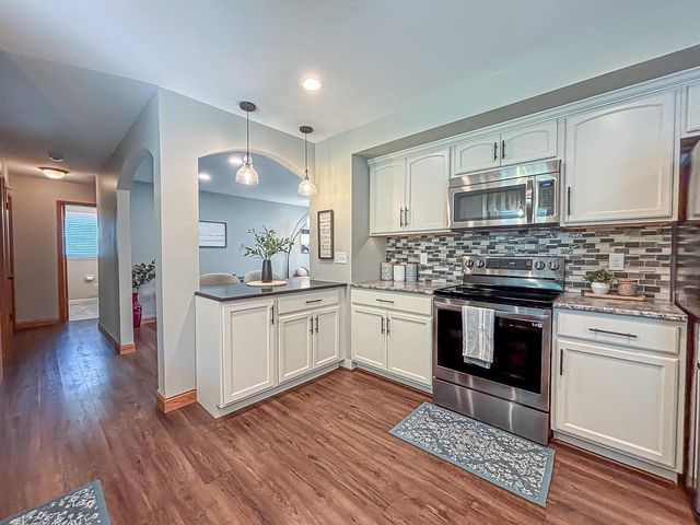 21660 Mayrose BOULEVARD, Brookfield, WI 53045