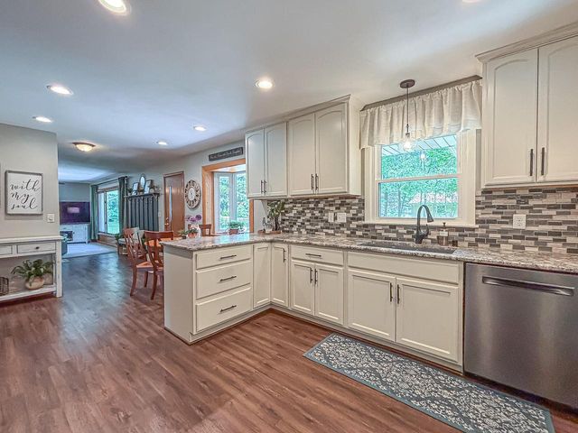 21660 Mayrose BOULEVARD, Brookfield, WI 53045