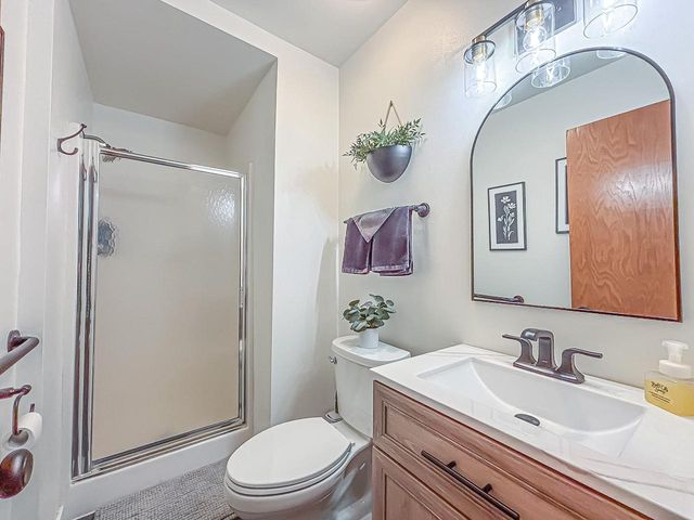 21660 Mayrose BOULEVARD, Brookfield, WI 53045