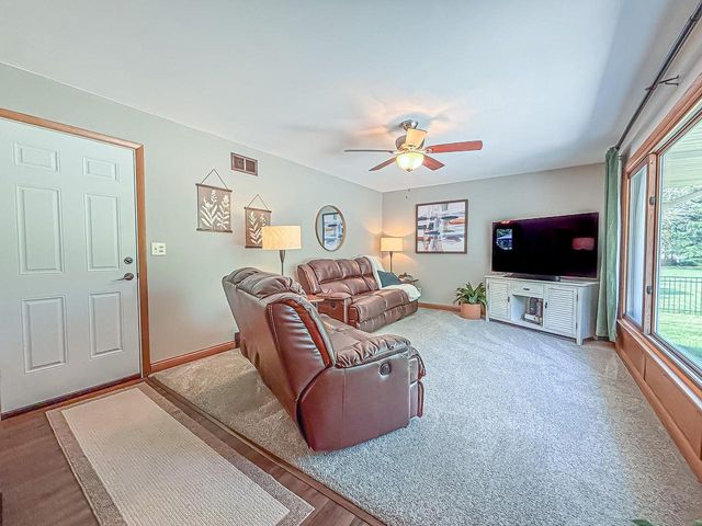 21660 Mayrose BOULEVARD, Brookfield, WI 53045
