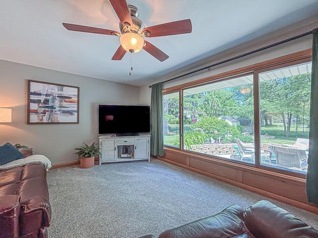 21660 Mayrose BOULEVARD, Brookfield, WI 53045