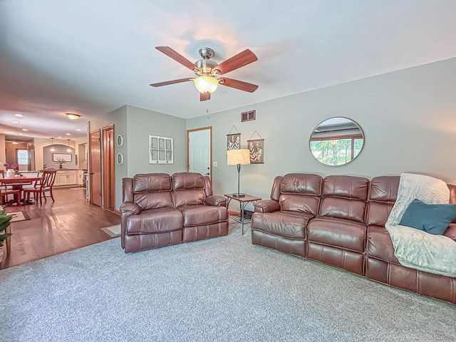 21660 Mayrose BOULEVARD, Brookfield, WI 53045