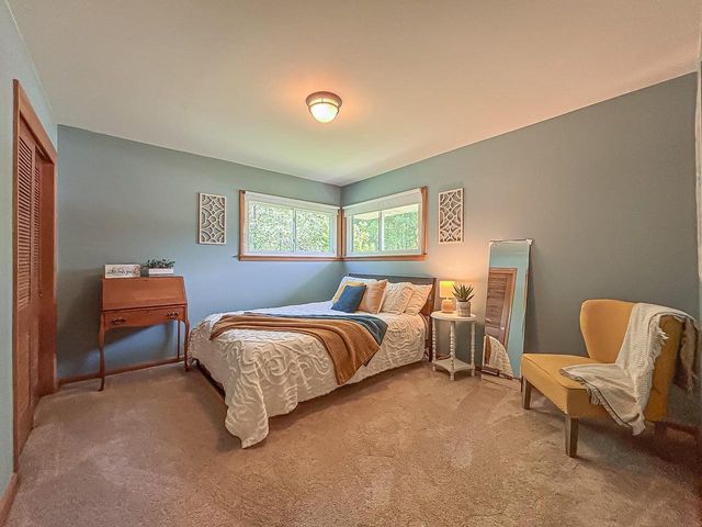 21660 Mayrose BOULEVARD, Brookfield, WI 53045