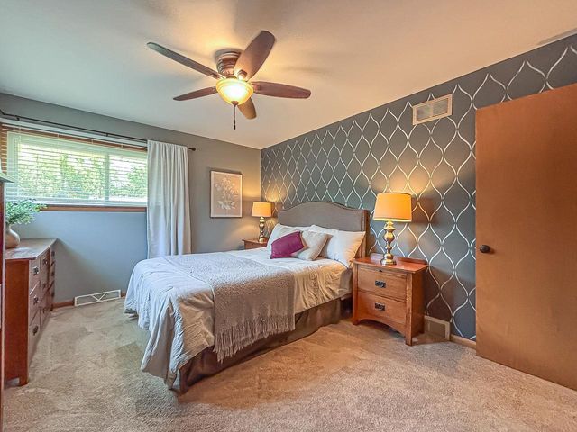 21660 Mayrose BOULEVARD, Brookfield, WI 53045