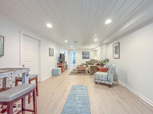21660 Mayrose BOULEVARD, Brookfield, WI 53045
