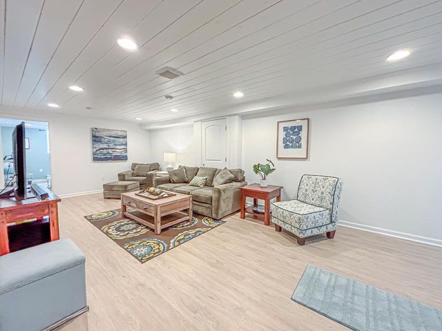 21660 Mayrose BOULEVARD, Brookfield, WI 53045