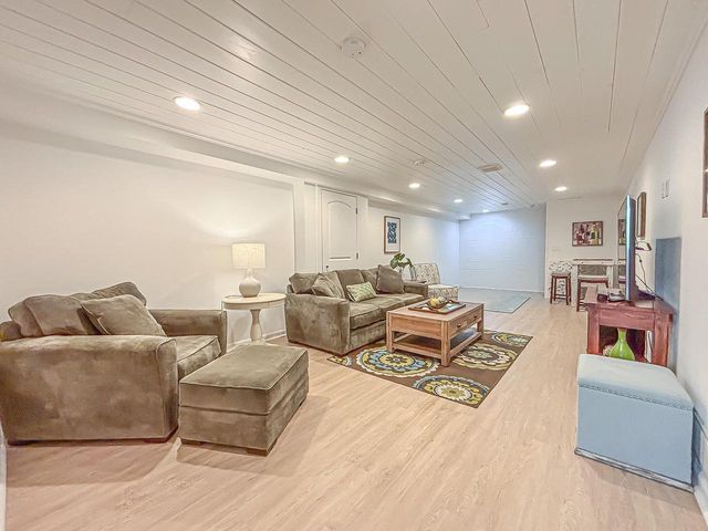 21660 Mayrose BOULEVARD, Brookfield, WI 53045