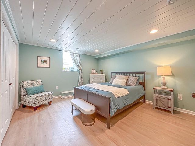 21660 Mayrose BOULEVARD, Brookfield, WI 53045