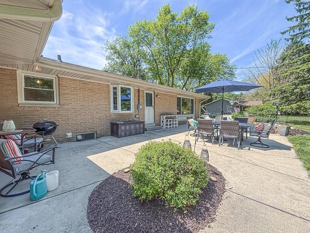 21660 Mayrose BOULEVARD, Brookfield, WI 53045
