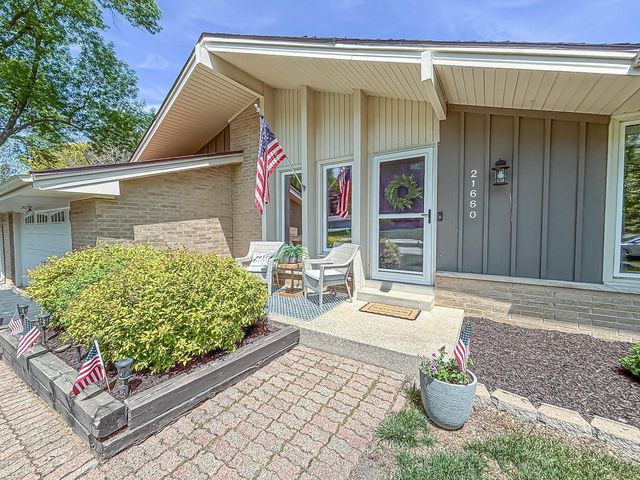 21660 Mayrose BOULEVARD, Brookfield, WI 53045